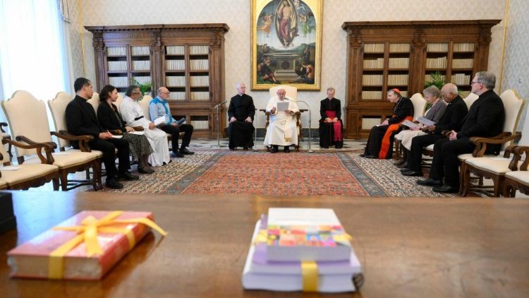 Az Egyetemes Biblia Társaság képviselői a Szentatyánál 