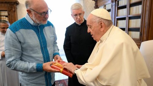François à lAlliance biblique: la course de la Parole de Dieu continue 