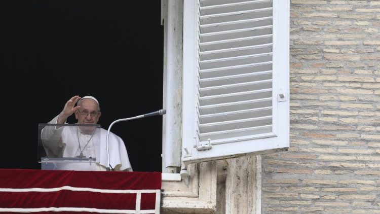 Il Papa all'Angelus