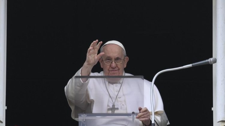 Il Papa all'Angelus
