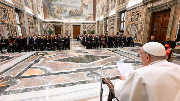 Il papa durante il suo discorso