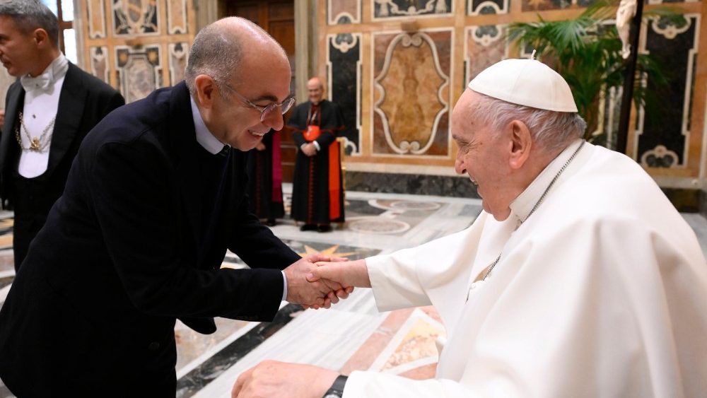 Il Papa con il regista premio Oscar Giuseppe Tornatore, anche premio Bresson nel 2000