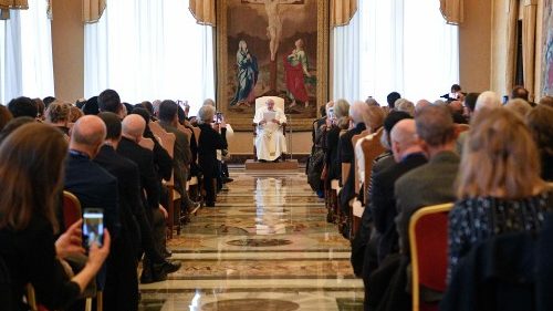 Il Papa: la tecnologia è per luomo, il virtuale non sostituisca il reale