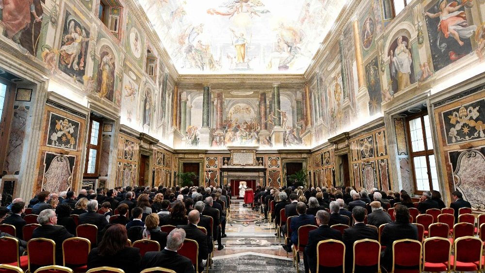 O Papa Francisco com os scios do Crculo de S?o Pedro (Vatican Media)