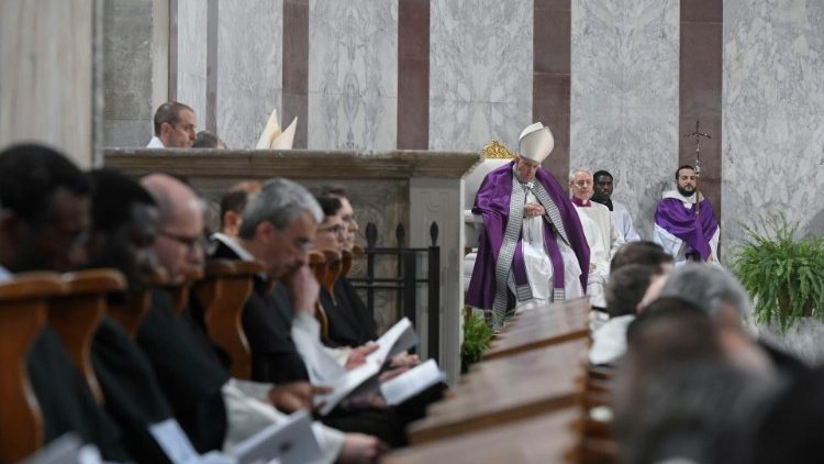 Inicio de la Santa Misa en la Basílica de Santa Sabina