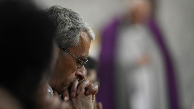 Na Quaresma, viver com mais fervor o dom da 徱 e do amor a Deus e aos nossos irm?os