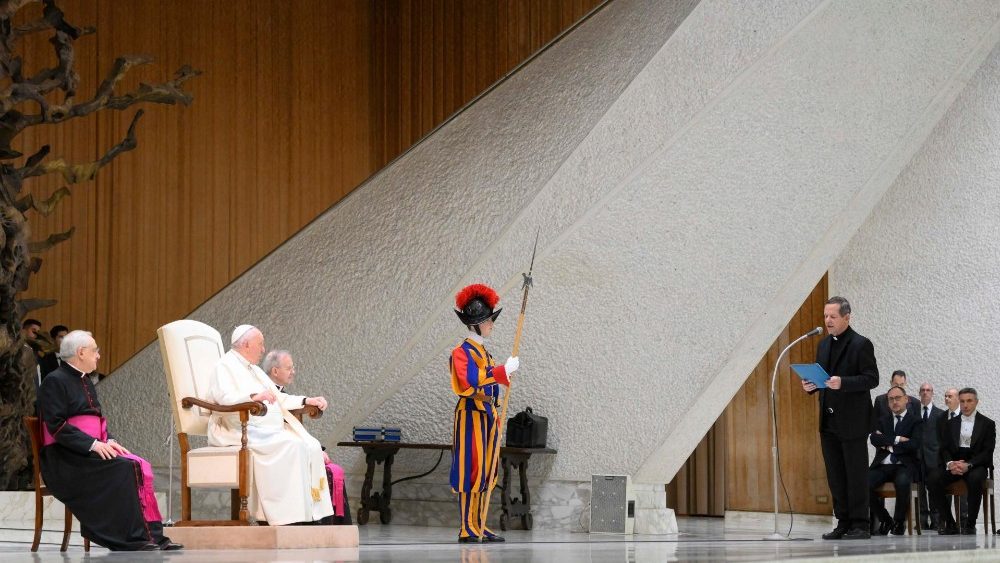 Papa Francisco com Reitores, Professores, Alunos e Funcionrios das Universidades e Institui??es Pontifcias Romanas na Sala Paulo VI