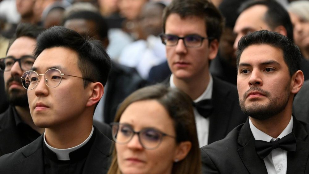 Papa Francisco com Reitores, Professores, Alunos e Funcionrios das Universidades e Institui??es Pontifcias Romanas na Sala Paulo VI