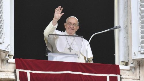 Il Papa: stupirsi dei doni di Dio che guarisce e dona dignità all'uomo
