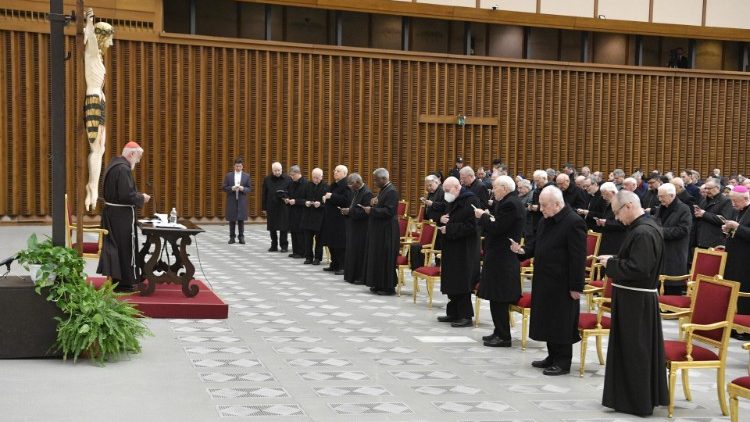 Der p?pstliche Hausprediger, Kardinal Raniero Cantalamessa, diesen Freitag bei seiner fnften und damit letzten Fastenpredigt im Vatikan