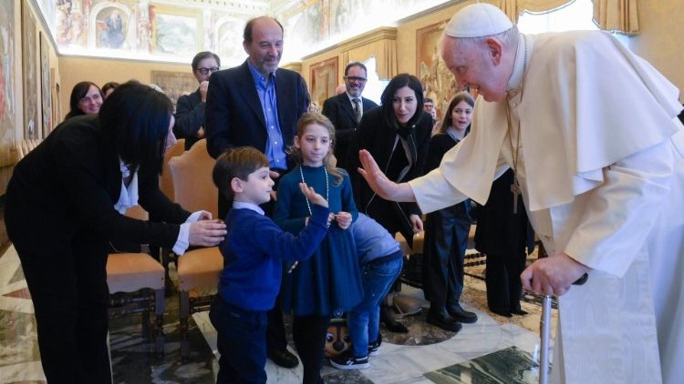 Le Pape et le comité de rédaction de l'émission "A sua immagine" - samedi 4 mars 2023