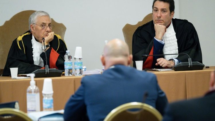Il commissario De Santis testimonia in aula