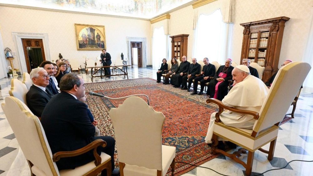 Papa com membros da Organiza??o "Misin America"