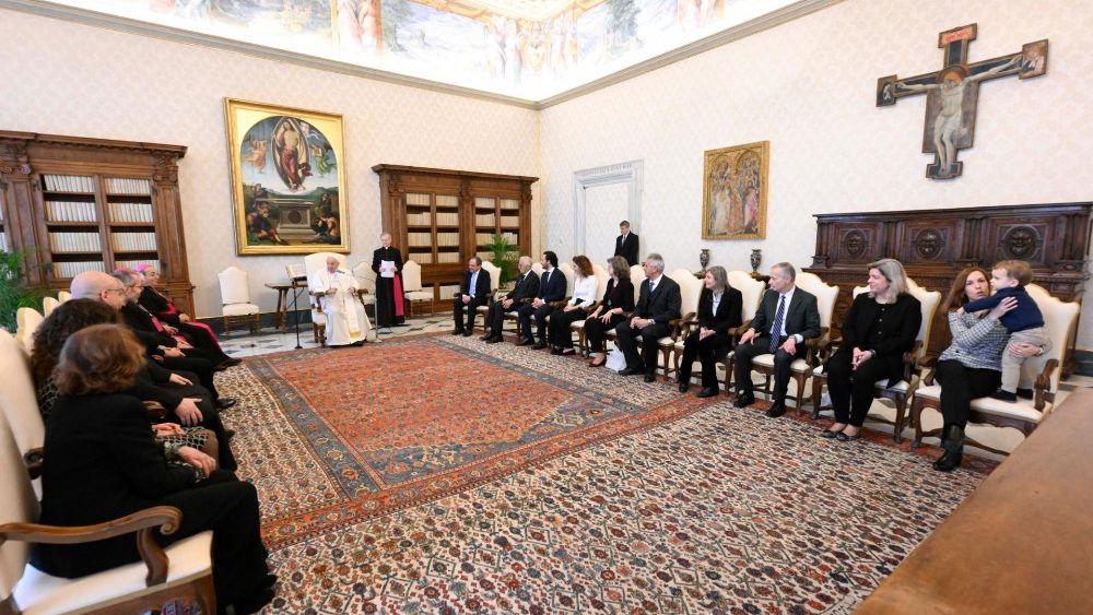 Papa com membros da Organiza??o "Misin America"