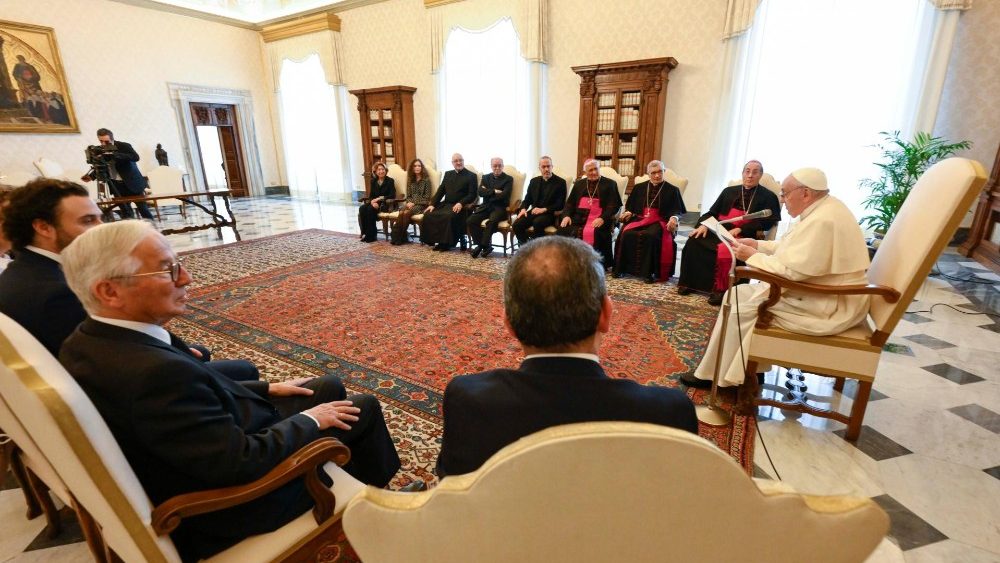 Papa com membros da Organiza??o "Misin America"