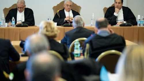 Processo vaticano, o cardeal Becciu se defende: nunca manipulei o Papa