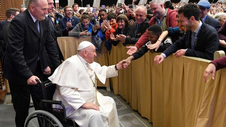 MAP Francis greets refugee families who arrived in Europe via Humanitarian Corridors