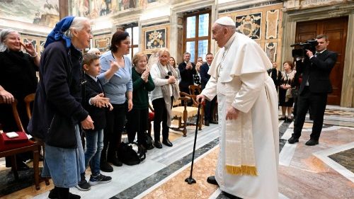 El Papa: Ustedes aportan alegría y compañía en un mundo de grisura