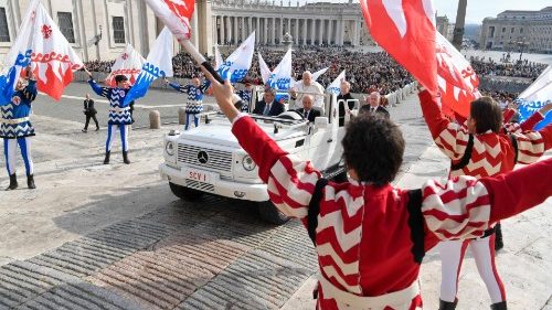 Il Papa: se la Chiesa non evangelizza sé stessa rimane un pezzo da museo