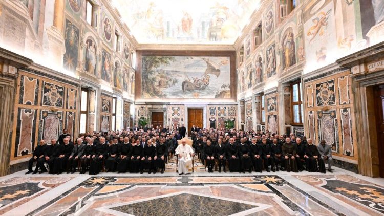 Foto de grupo del Santo Padre con los participantes en el congreso promovido por la Pontificia Academia Alfonsiana.