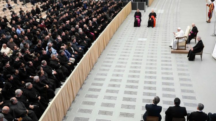 Papež nagovarja udeležence tečaja o foro interno.