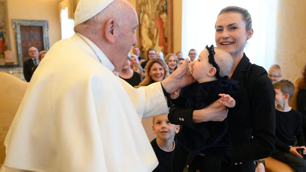 Il saluto del Papa alle famiglie
