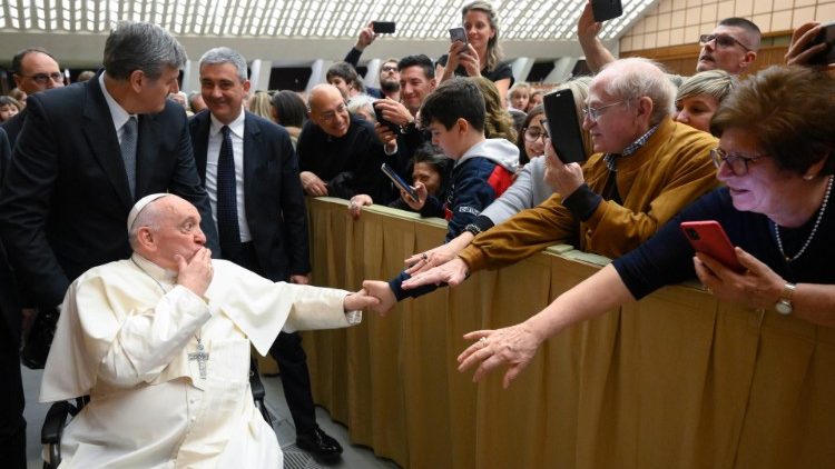 Pope meeting parishioners from Rho (Italy) in the Paul VI Audience Hall