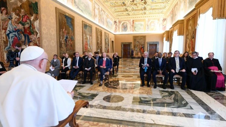 Papa Franjo se obraća sudionicima incijative "Minerva Dialogues"