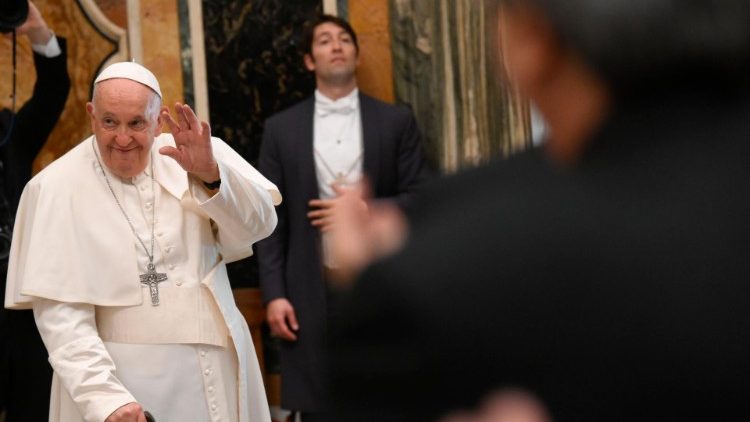 Papst Franziskus bei der Audienz im Vatikan