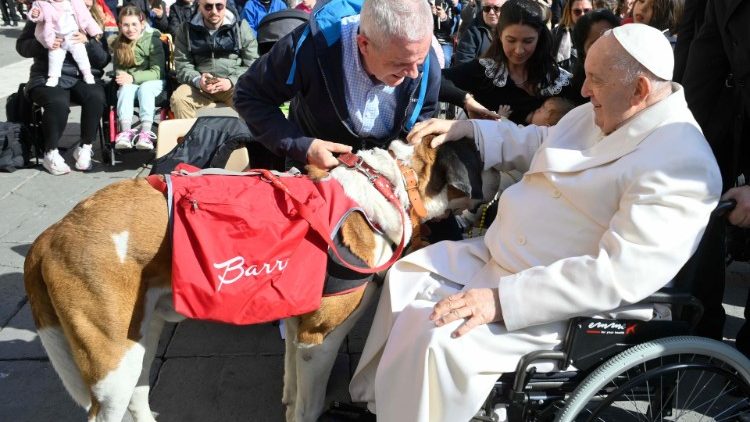 Magnum saluda al Papa Francisco