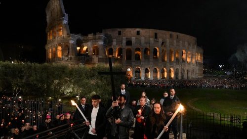 Au Colisée, les victimes de guerres implorent la paix du Christ 