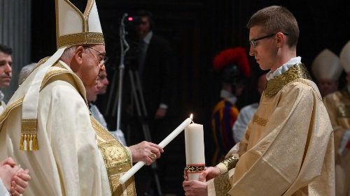 Veglia pasquale, il Papa: cammina, per tornare al primo incontro con Gesù