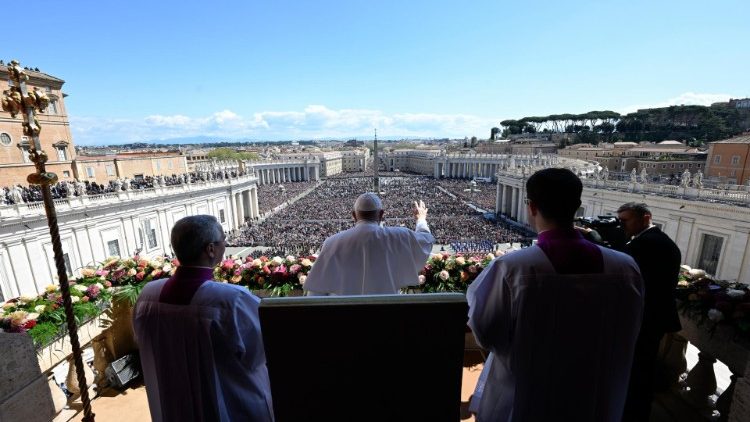 La benedizione Urbi et Orbi del Papa
