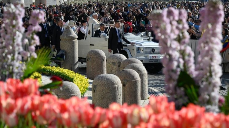 35mila persone presenti in piazza San Pietro per l'Udienza generale del mercoledì