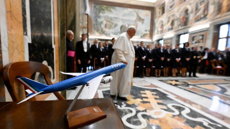Le Pape Fran?ois a re?u en audience 300 dirigeants et employs de la socit arienne italienne ITA Airways, en salle Clmentine du Palais apostolique, le 14 avril 2023. 