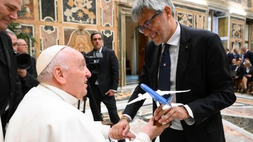 Papstaudienz für ?die Flügel des Papstes