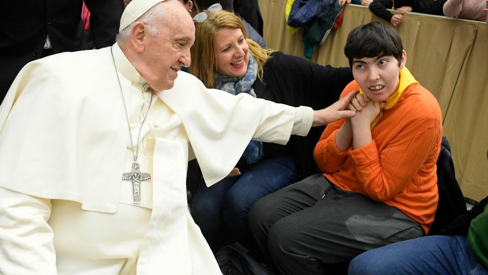 A festa na Sala Paulo VI da audincia do Papa com os peregrinos da diocesa italiana de Crema