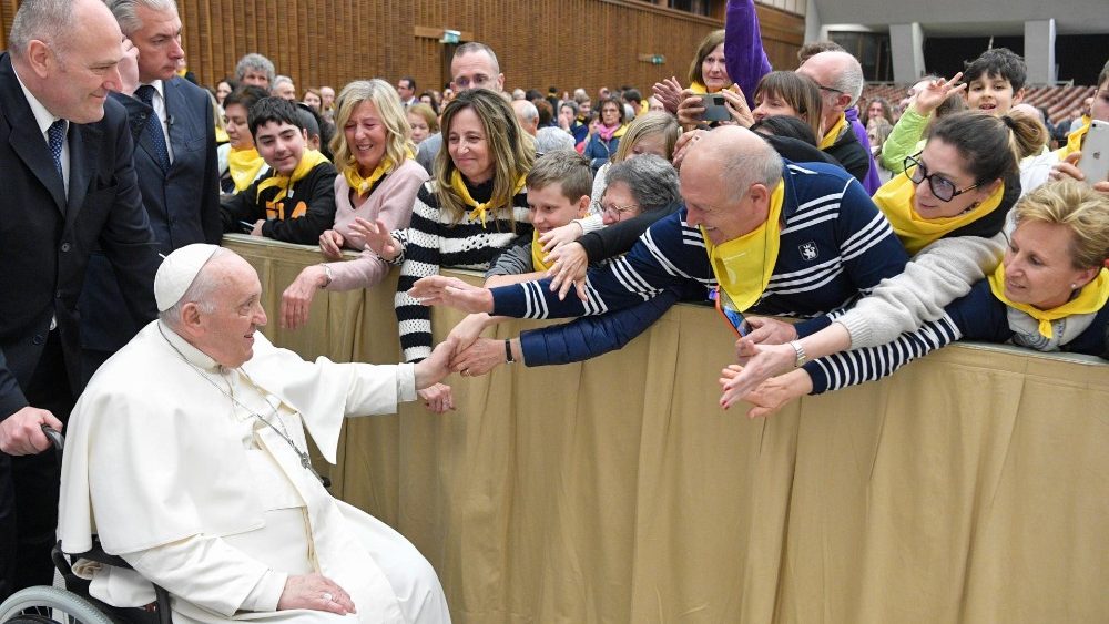 A festa na Sala Paulo VI da audincia do Papa com os peregrinos da diocesa italiana de Crema