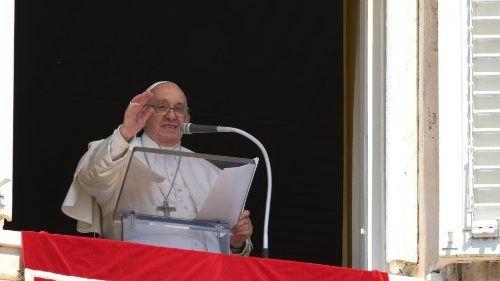 Il Papa, nelle piaghe di Gesù l’apertura a chi è ferito dalla vita