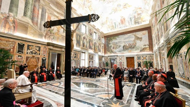 2023.04.22  Pāvests tiekas ar Pontifikālā Laju, ģimenes un dzīvības dikastērija sanāksmes dalībniekiem
