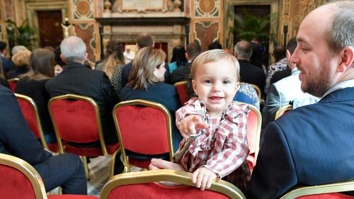 Papst: Familie ist ?Gegenmittel zu geistlicher Armut