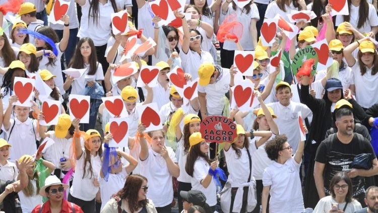 La gioia dei fedeli in piazza San Pietro