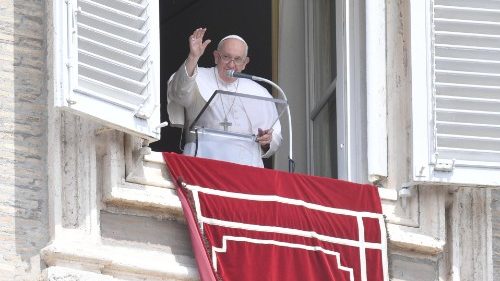 Pope at Regina Coeli: Let your guard down, open up to Jesus