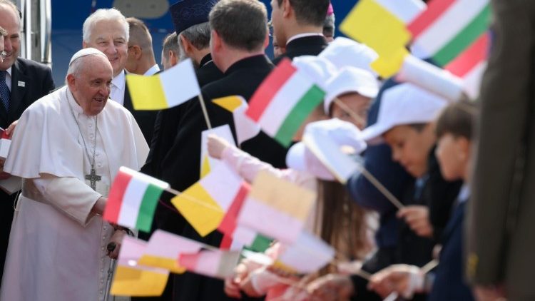 MAP Francis arrives in Budapest