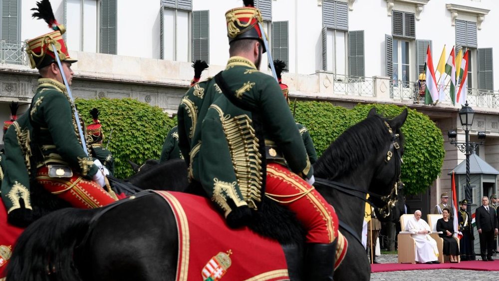 Rencontre avec les autorités hongroises à Budapest, 41e voyage apostolique, le 28 avril 2023. 