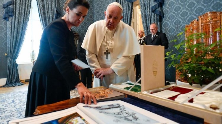P?ven Franciskus med Ungerns president Katalin Novak
