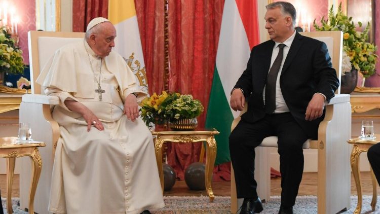 Francesco con il primo ministro ungherese Orbán