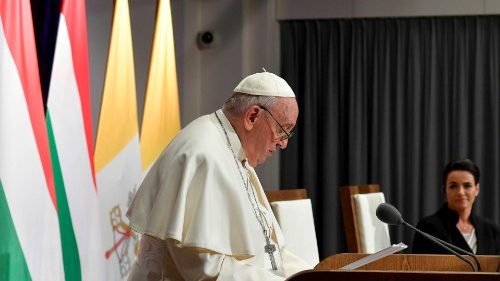 Il Papa in Ungheria: la pace guarda allo sviluppo di tutti, oltre i nazionalismi