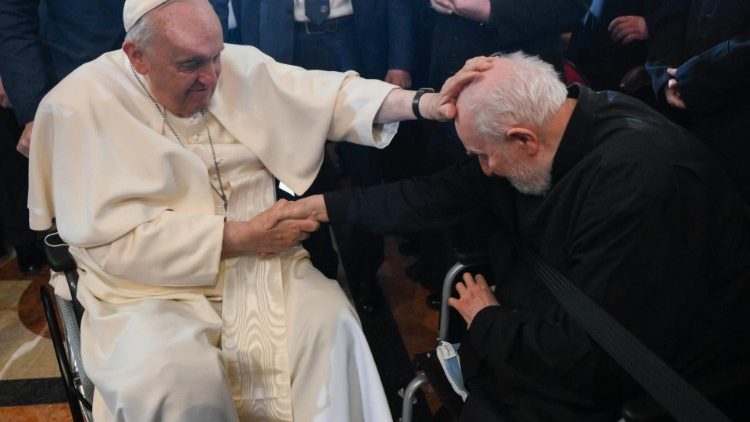 Papie? Franciszek na spotkaniu z duchowiestwem w katedrze ?w. Stefana w Budapeszcie