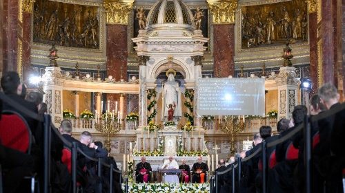 El Papa: La Iglesia en Hungría dé testimonio de una acogida con profecía